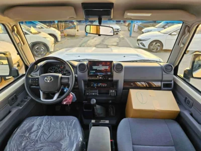2025 Toyota Land Cruiser 70 LX LC76 2.8L MANUAL V4 DIESEL White Grey SUV GCC
