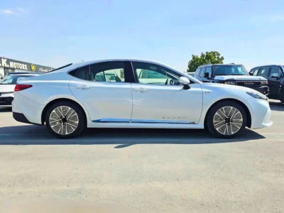 2025 Toyota Camry LE 2.5 LitresV4 HYBRID Engine White Beige Sedan GCC Specs
