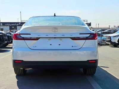 2025 Toyota Camry LE 2.5 LitresV4 HYBRID Engine White Beige Sedan GCC Specs