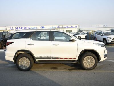2025 Toyota Fortuner 4.0 Litres V6 Petrol Engine White Black SUV Automatic GCC Specs