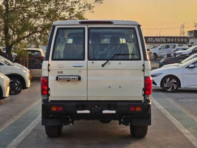 2025 Toyota Land Cruiser 70 LX LC76 2.8L MANUAL V4 DIESEL White Grey SUV GCC