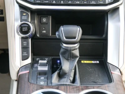 2026 TOYOTA LAND CRUISER VXR 3.5 Litres 6 Cylinder HYBRID Engine White Beige SUV GCC