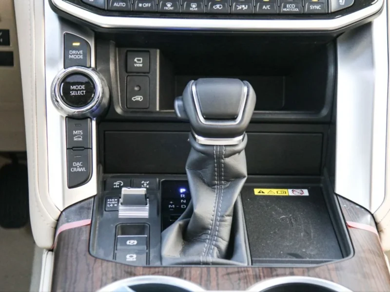 2026 TOYOTA LAND CRUISER VXR 3.5 Litres 6 Cylinder HYBRID Engine White Beige SUV GCC