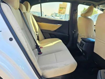 2025 Toyota Camry LE 2.5 LitresV4 HYBRID Engine White Beige Sedan GCC Specs