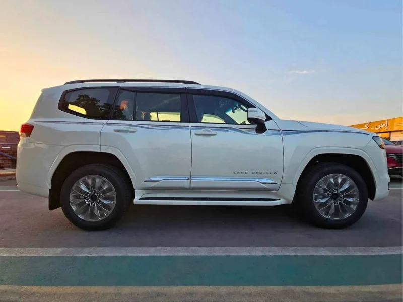 2024 Toyota Land Cruiser GXR 3.3L DIESEL TWIN TURBO Engine White Black SUV