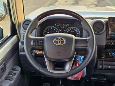 2025 Toyota Land Cruiser 70 LX LC76 2.8L MANUAL V4 DIESEL White Grey SUV GCC