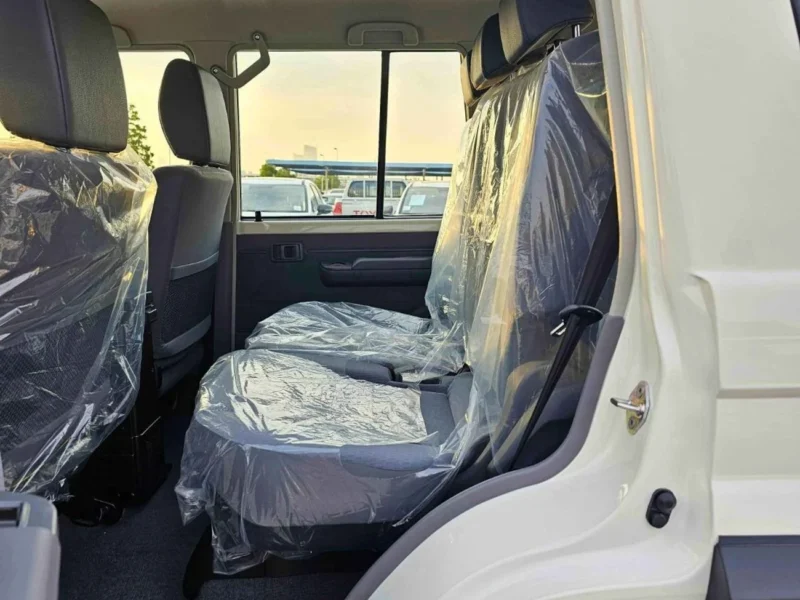 2025 Toyota Land Cruiser 70 LX LC76 2.8L MANUAL V4 DIESEL White Grey SUV GCC