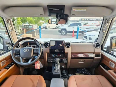 2025 Toyota Land Cruiser 2.8L DIESEL V4 DOUBLE CABIN White Tan Pickup Truck