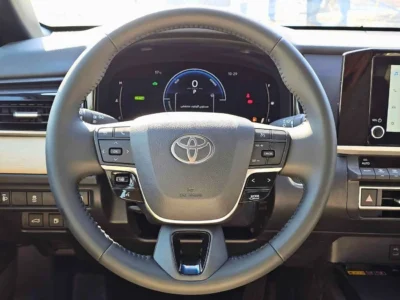 2025 Toyota Camry LE 2.5 LitresV4 HYBRID Engine White Beige Sedan GCC Specs