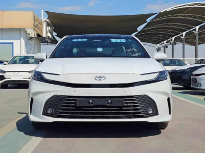 2025 Toyota Camry LE 2.5 LitresV4 HYBRID Engine White Beige Sedan GCC Specs