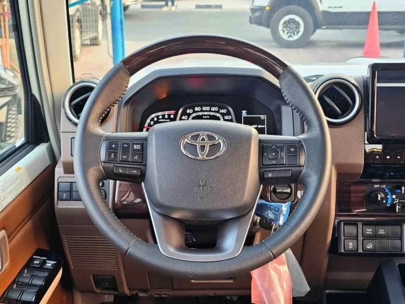 2025 Toyota Land Cruiser 2.8L DIESEL V4 DOUBLE CABIN White Tan Pickup Truck