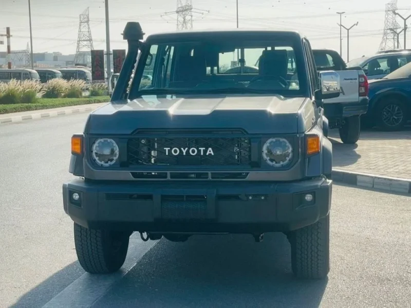 2025 Toyota Land Cruiser Pick Up LC79 DOUBLE CABIN 4.0L V6 Engine Grey Tan Pickup Truck