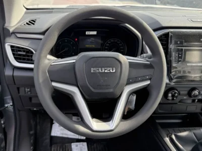 2026 Isuzu D-Max 1.9 Litres 4 Cylinders Diesel Engine Manual Silver Black Pickup Truck