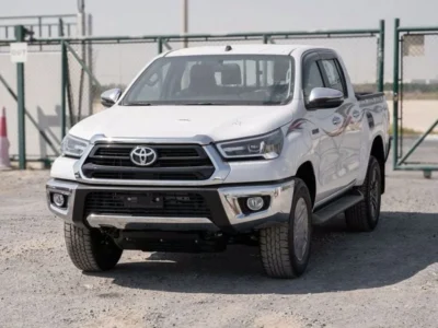 2025 Toyota Hilux SR 2.7 Litres 4 Cylinders Petrol Engine White Black Pickup Truck GCC