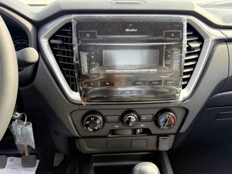 2026 Isuzu D-Max 1.9 Litres 4 Cylinders Diesel Engine Manual Silver Black Pickup Truck