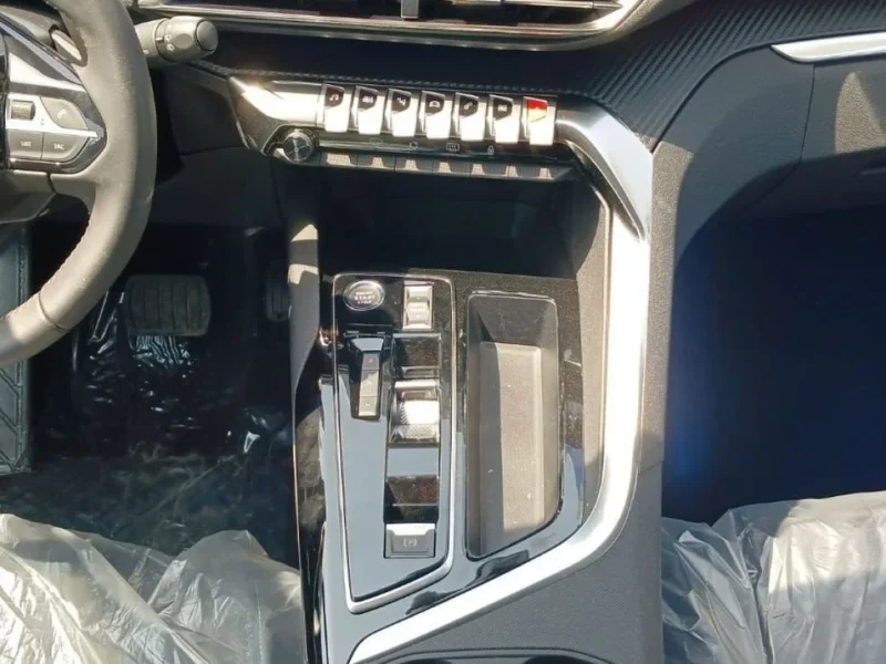2025 Peugeot 3008 1.6 Litres 4 Cylinders Petrol Engine Grey Black SUV European Specs
