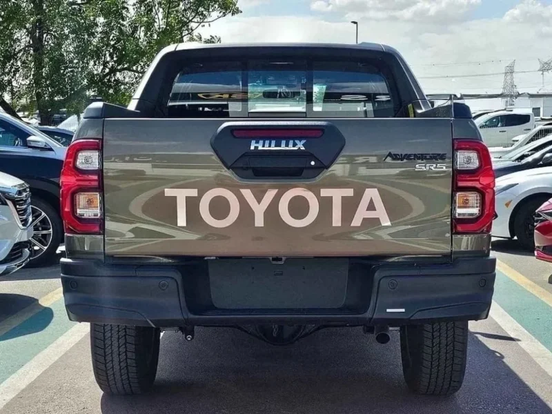 2024 Toyota Hilux DC ADVENTURE 2.8L4 Cylinder Diesel Engine Green Black Pickup Truck