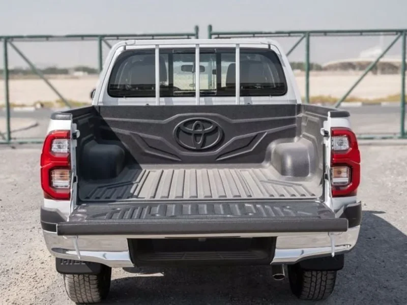 2025 Toyota Hilux SR 2.7 Litres 4 Cylinders Petrol Engine White Black Pickup Truck GCC