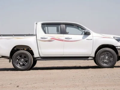2025 Toyota Hilux SR 2.7 Litres 4 Cylinders Petrol Engine White Black Pickup Truck GCC