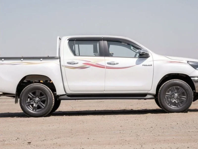 2025 Toyota Hilux SR 2.7 Litres 4 Cylinders Petrol Engine White Black Pickup Truck GCC