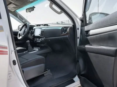 2025 Toyota Hilux SR 2.7 Litres 4 Cylinders Petrol Engine White Black Pickup Truck GCC