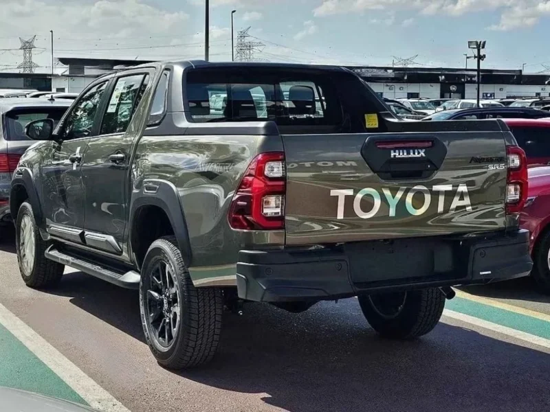 2024 Toyota Hilux DC ADVENTURE 2.8L4 Cylinder Diesel Engine Green Black Pickup Truck