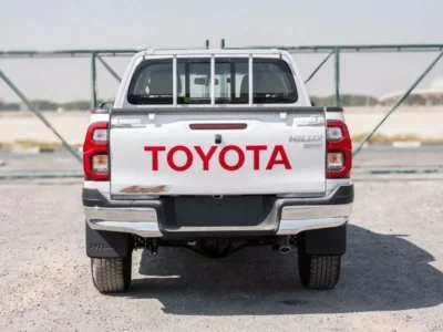 2025 Toyota Hilux SR 2.7 Litres 4 Cylinders Petrol Engine White Black Pickup Truck GCC