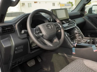 2025 Toyota Land Cruiser GXR 4.0 Litres V6 Petrol Engine White Black SUV GCC Specs