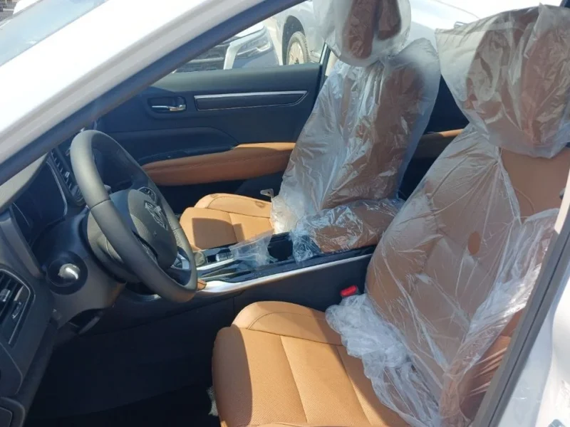 2025 Renault Koleos 2.5 Litres 4 Cylinders Petrol Engine White Brown SUV GCC Specs