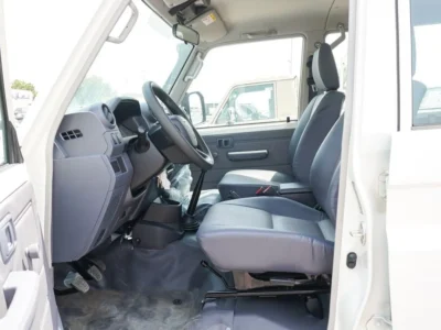 2025 Toyota Land Cruiser 4.2 Litres 6 Cylinders Diesel Engine White Grey Pickup Truck MT