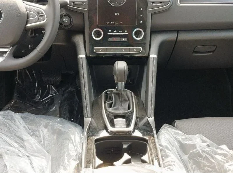 2024 Renault Koleos 2.5 Litres 4 Cylinders Petrol Engine Black SUV GCC Specs