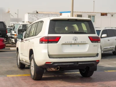 2025 Toyota Land Cruiser GXR 4.0 Litres V6 Petrol Engine White Black SUV GCC Specs