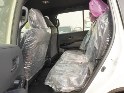 2025 Toyota Land Cruiser GXR 4.0 Litres V6 Petrol Engine White Black SUV GCC Specs