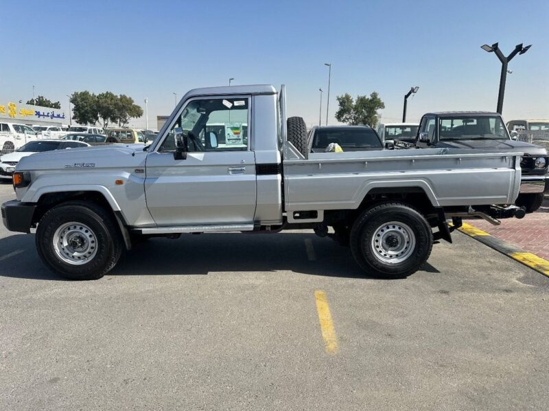 2025 Toyota Land Cruiser Pick Up STD 4.0L V6 SINGLE CAB Utility White Beige Pickup Truck