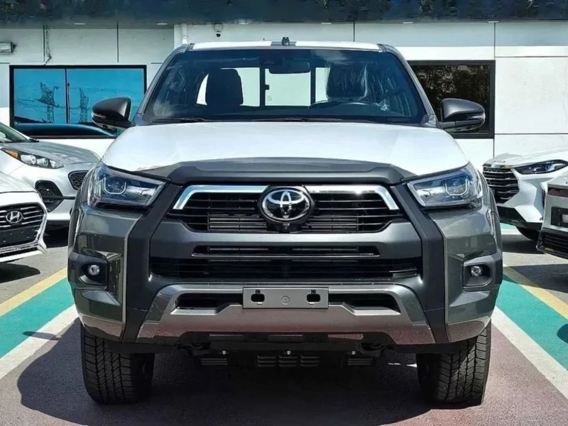 2024 Toyota Hilux DC ADVENTURE 2.8L4 Cylinder Diesel Engine Green Black Pickup Truck