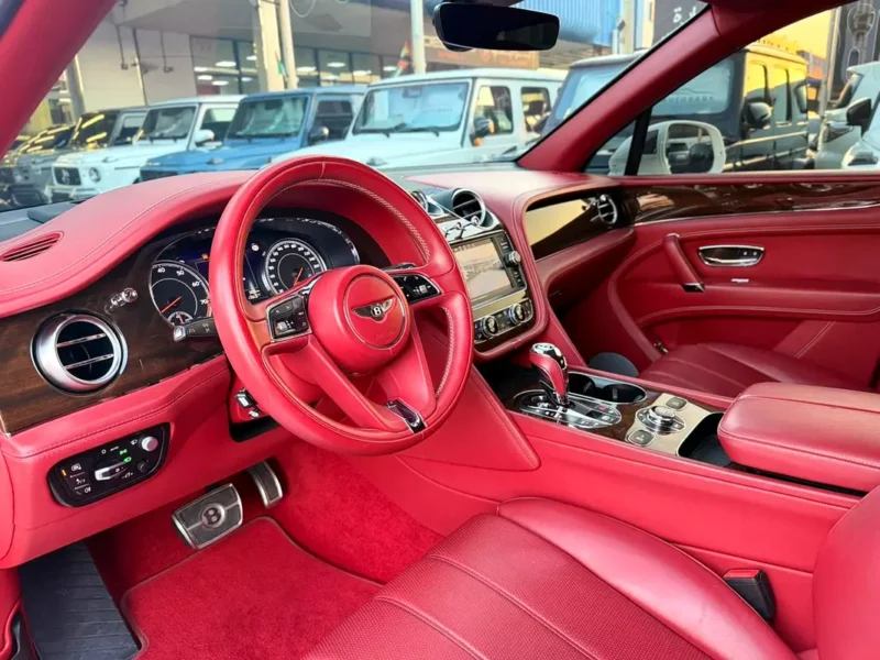 2020 Bentley Bentayga Standard 8 Cylinders Petrol Engine White Red SUV GCC Specs