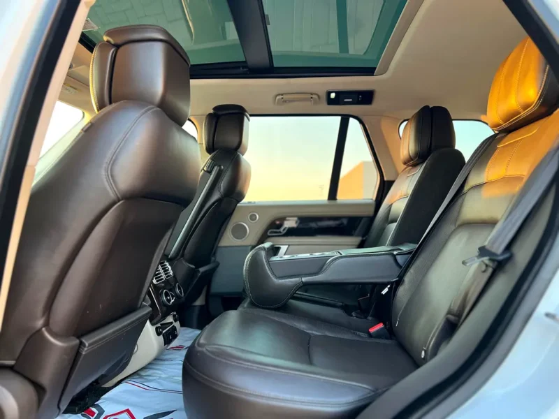 2018 Land Rover Range Rover SE 6 Cylinders Engine White Grey SUV GCC Specs