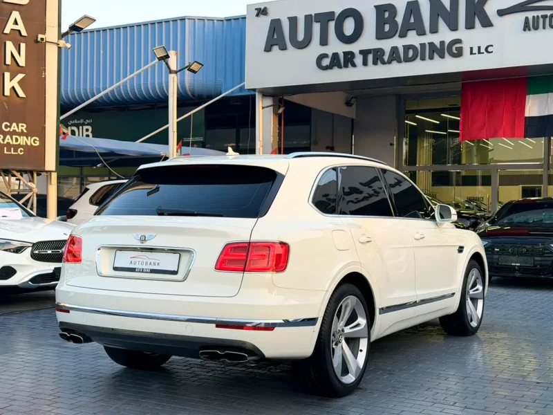 2020 Bentley Bentayga Standard 8 Cylinders Petrol Engine White Red SUV GCC Specs