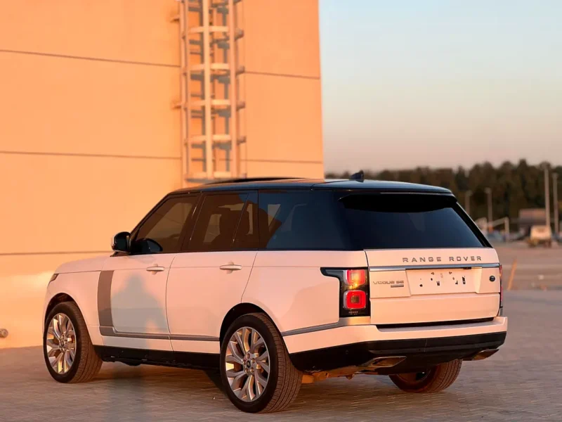 2018 Land Rover Range Rover SE 6 Cylinders Engine White Grey SUV GCC Specs