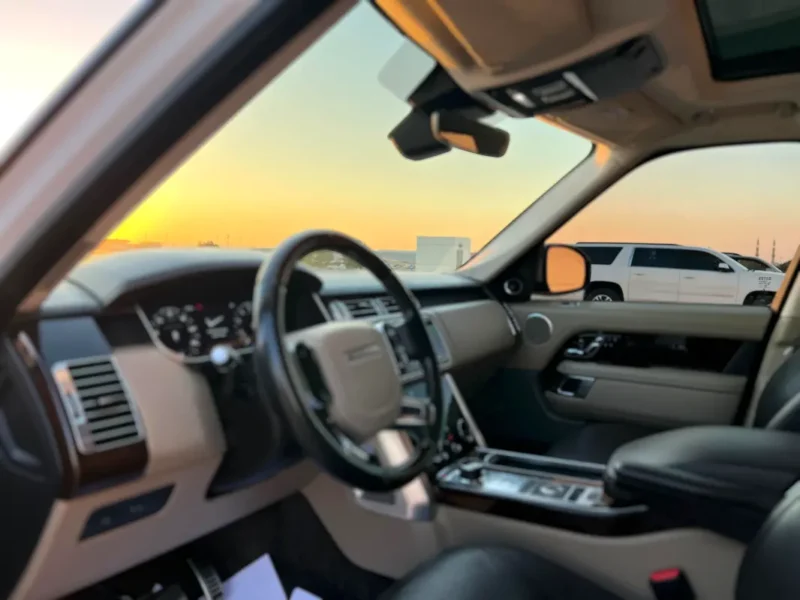 2018 Land Rover Range Rover SE 6 Cylinders Engine White Grey SUV GCC Specs