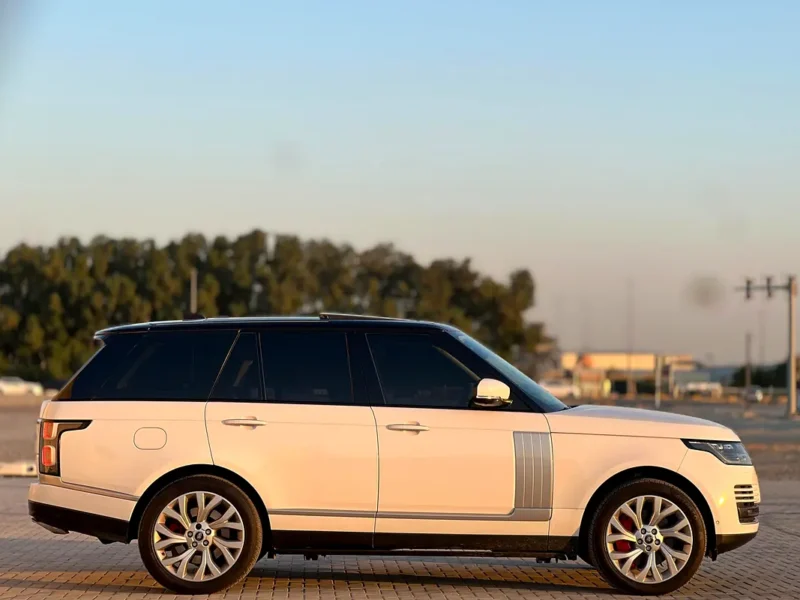 2018 Land Rover Range Rover SE 6 Cylinders Engine White Grey SUV GCC Specs