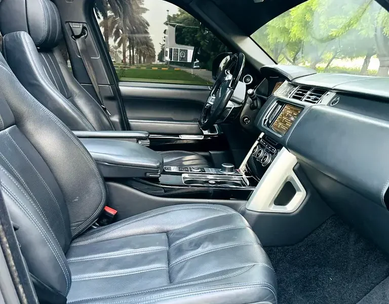 2014 Land Rover Range Rover Vogue SE 8 Cylinders Petrol Engine Blue Black SUV GCC