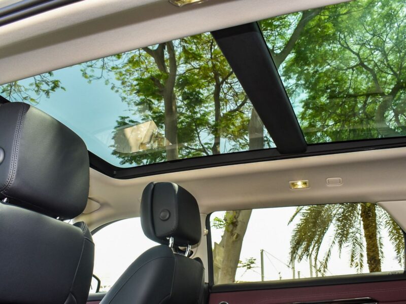 2025 Land Rover Range Rover Evoque SE P250 Dynamic 4 Cylinders Engine Silver Black Red SUV