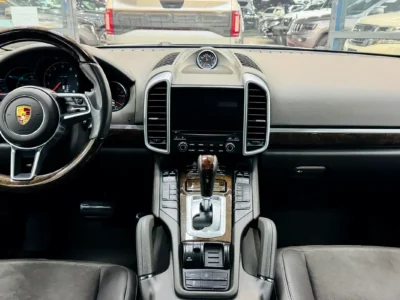 2017 Porsche Cayenne Platinum Edition 6 Cylinders Petrol Engine White Grey SUV GCC Specs
