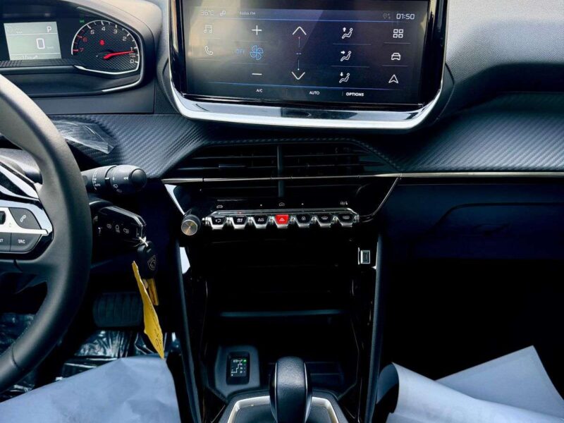 2025 Peugeot 2008 1.2 Litres 4 Cylinders Turbo Engine Silver Black SUV GCC