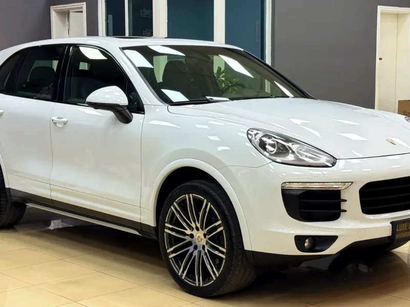 2017 Porsche Cayenne Platinum Edition 6 Cylinders Petrol Engine White Grey SUV GCC Specs
