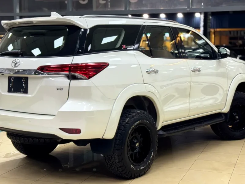 2017 Toyota Fortuner GXR 6 Cylinders Petrol Engine White Brown SUV GCC Specs