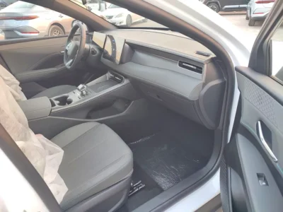 2025 BYD Qin Plus DM-i 4 Cylinders Plug-in Hybrid White Black Sedan Chinese Specs