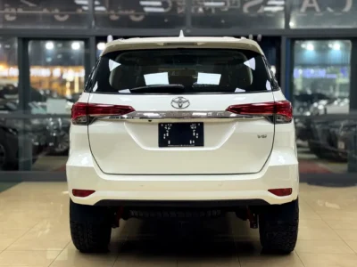 2017 Toyota Fortuner GXR 6 Cylinders Petrol Engine White Brown SUV GCC Specs