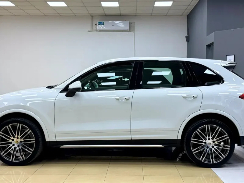 2017 Porsche Cayenne Platinum Edition 6 Cylinders Petrol Engine White Grey SUV GCC Specs